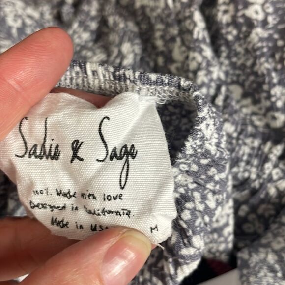 Sadie & Sage Washed Gauze Ditsy Floral U-Neck Boho Tunic Top Gray White sz M - Picture 7 of 14